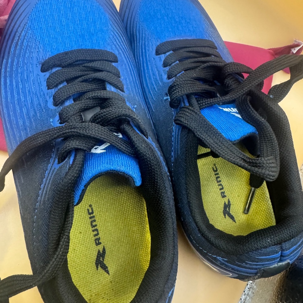 Runic sz 6.5 athletic cleat shoes in blk/ blue - Picture 3 of 11
